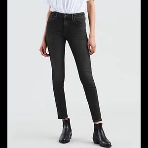 Black Levi’s Skinny Jeans